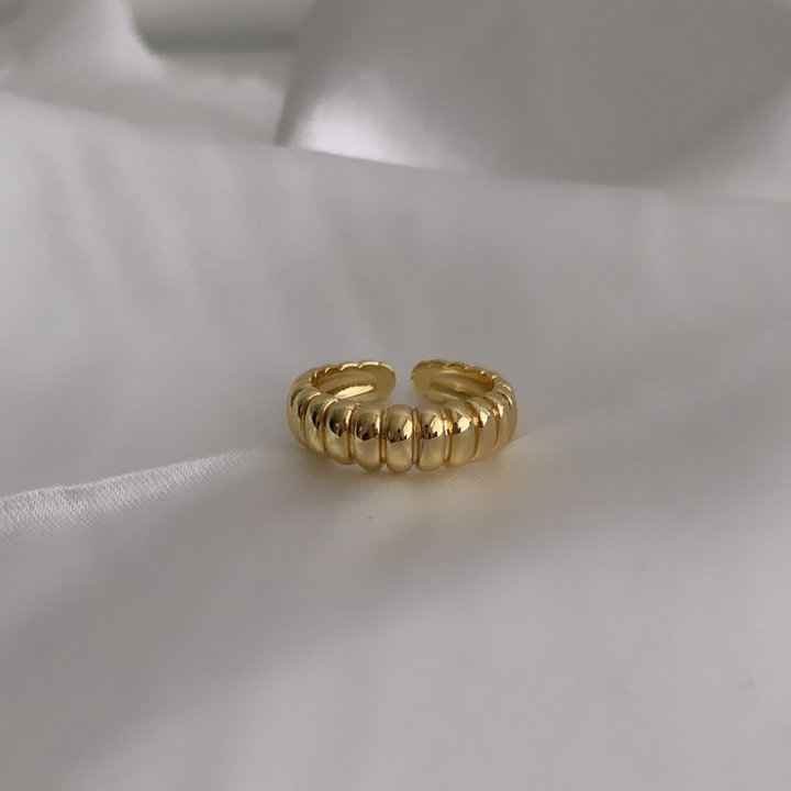 Dainty Croissant Ring