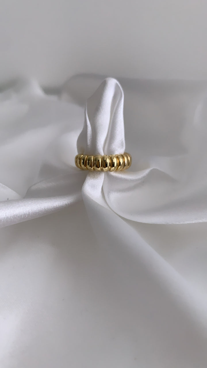 Dainty Croissant Ring